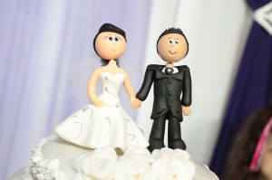 wedding-cake-toppers-115556_640-300x199
